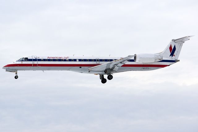 Embraer ERJ-145 (N651AE)