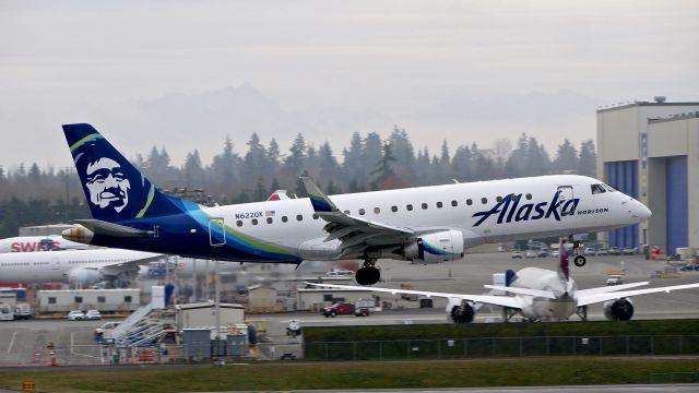 Embraer 175 (N622QX) - QXE2739 from KSJC on final to KPAE Rwy 16R on 12.5.19. (ERJ-175LR / cn #17000651).