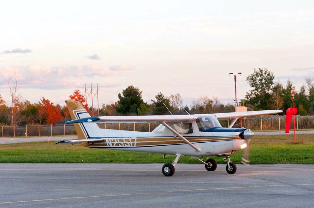 Cessna 152 (N25517)