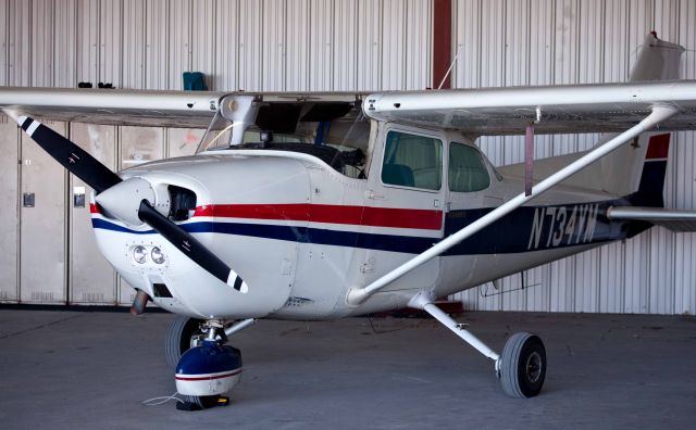 Cessna Skyhawk (N734YM)