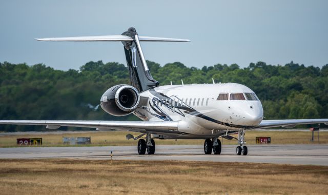 Bombardier Global 5000 (N101UD)