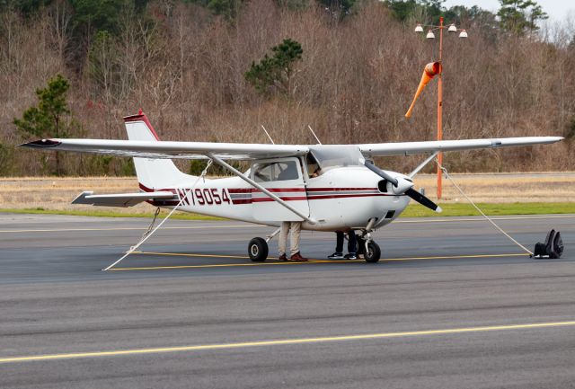 Cessna Skyhawk (N79054)