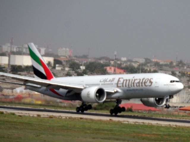 BOEING 777-300ER (A6-EWE) - UAE793 LANDING R23 FROM DUBAI TO LUANDA