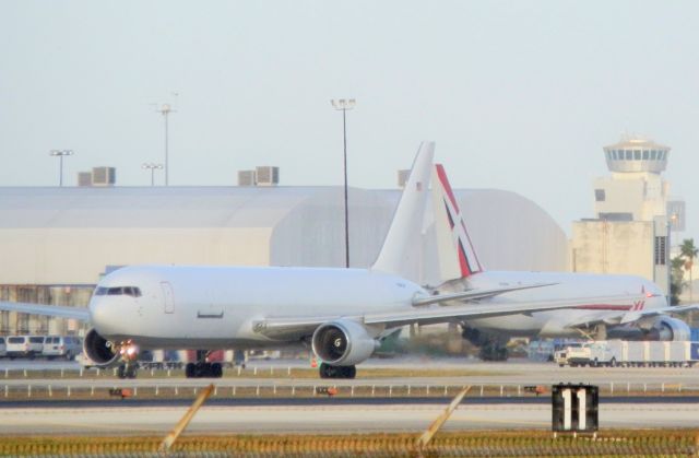 BOEING 767-300 (N364CM)
