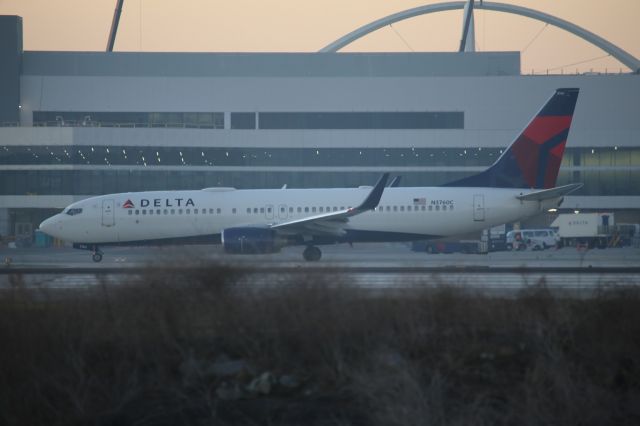 Boeing 737-800 (N3760C)