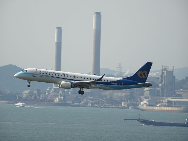 Embraer ERJ-190 (B-16827)