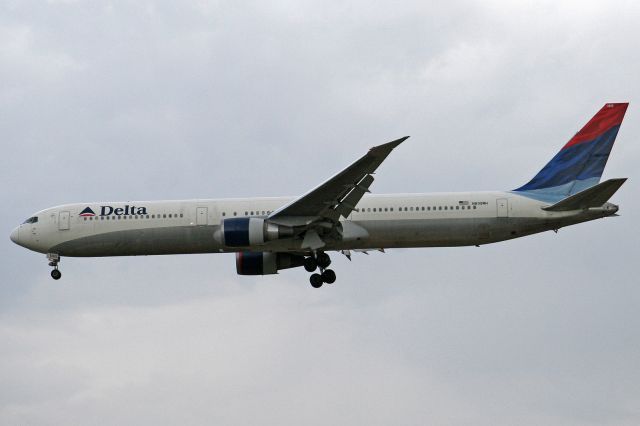 BOEING 767-400 (N839MH)