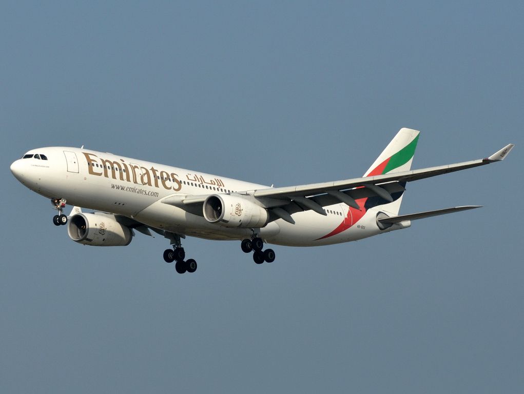 Airbus A330-200 (A6-EKX) - Kystvejen RWY22L