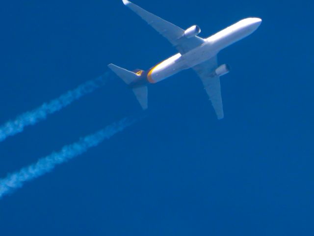 BOEING 767-300 (N339UP) - UPS5529br /PHX-SDFbr /01/18/22