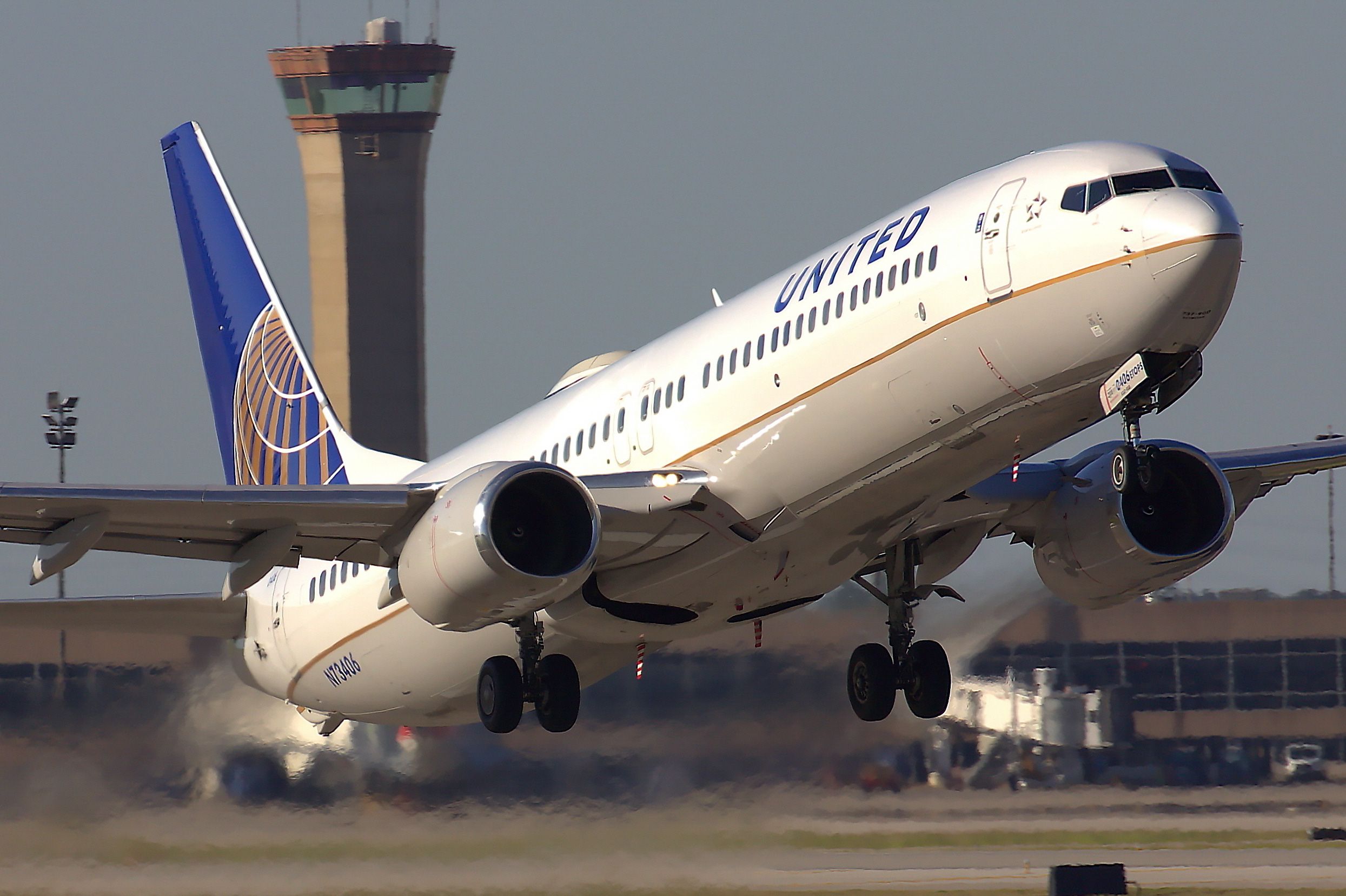 Boeing 737-900 (N73406)