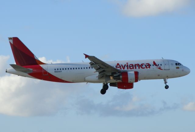 Airbus A320 (N664AV)