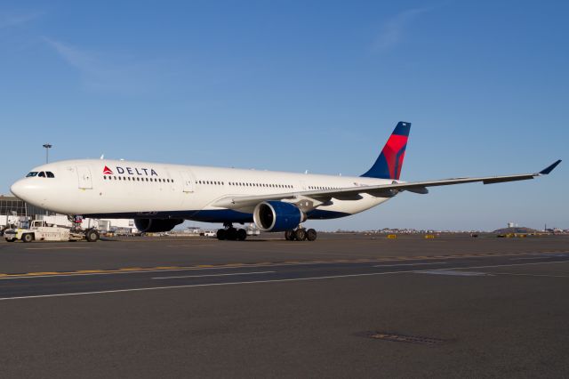 Airbus A330-300 (N813NW)