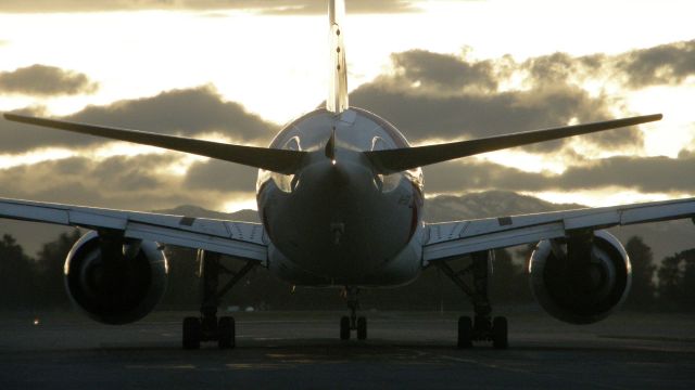 BOEING 777-300ER (A6-EGF)