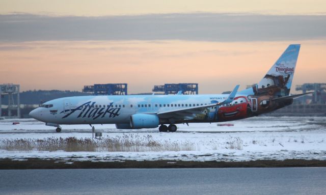 Boeing 737-800 (N570AS)