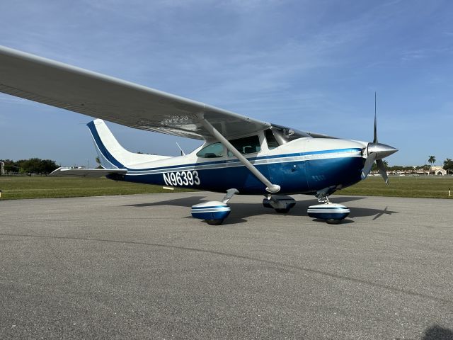Cessna Skylane (N96393) - P PONK 182 Scott MacDonald Aircraft KSUA