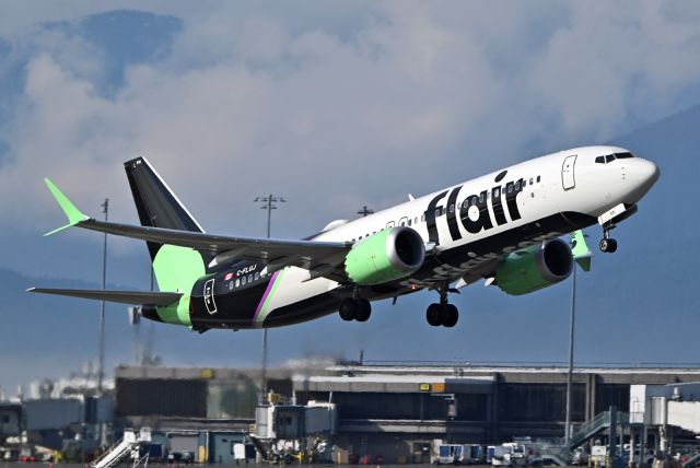 Boeing 737 MAX 8 (C-FLUJ)