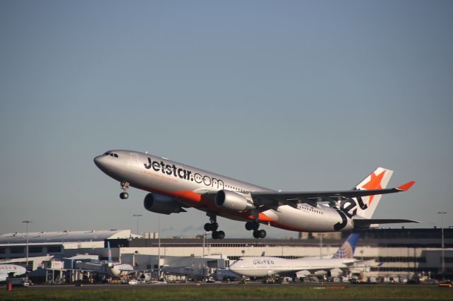 Airbus A330-300 (VH-EBR)