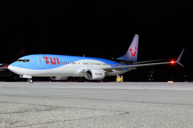 Boeing 737-800 (G-FDZS)