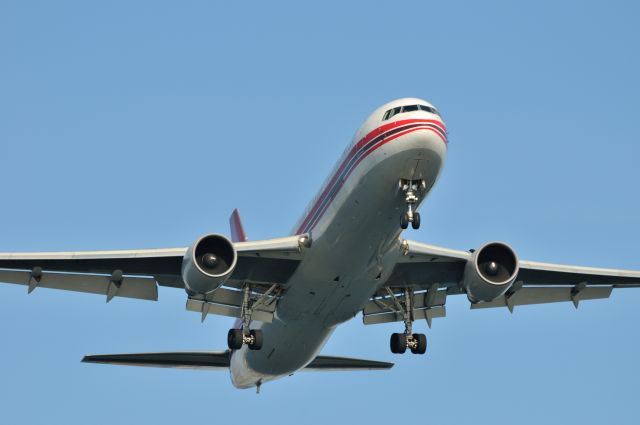 BOEING 767-300 (B-2500) - 2010/12/11