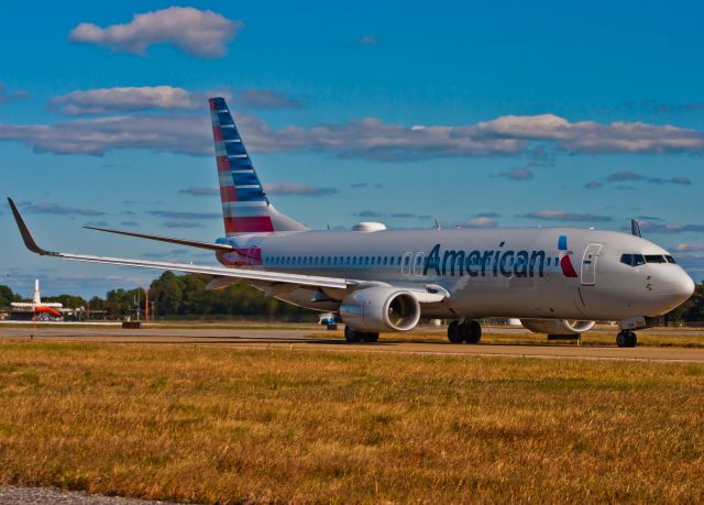 Boeing 737-800 (N858NN)