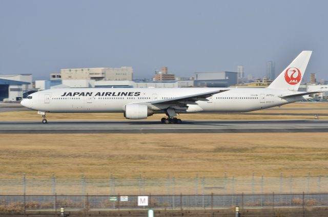 BOEING 777-300 (JA751J)