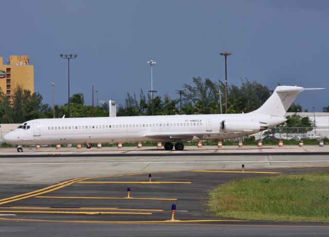 McDonnell Douglas MD-80 (N982CA)
