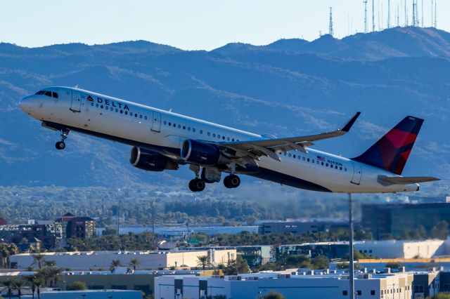 Airbus A321 (N393DN) - Delta Airlines A321 taking off from PHX on 11/6/22. Taken with a Canon 850D and Tamron 70-200 G2 lens.