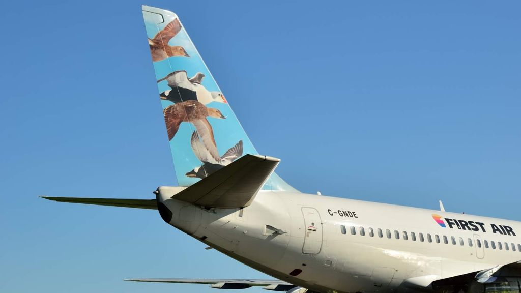 Boeing 737-200 (C-GNDE)