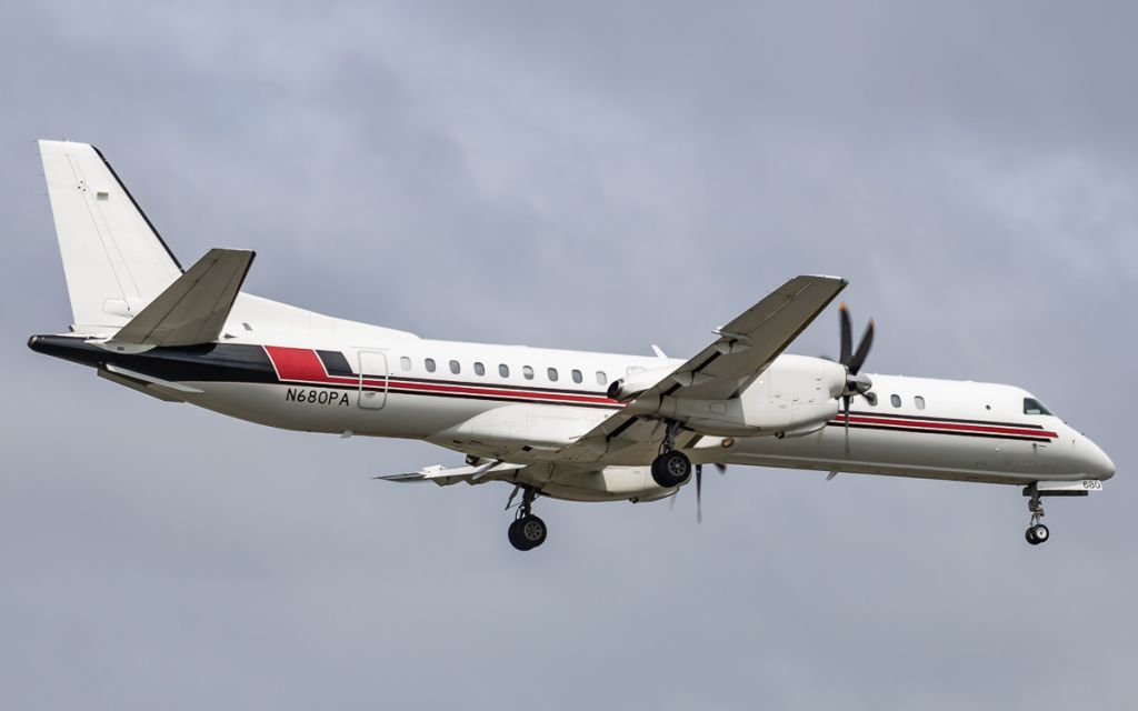 Saab 2000 (N680PA)