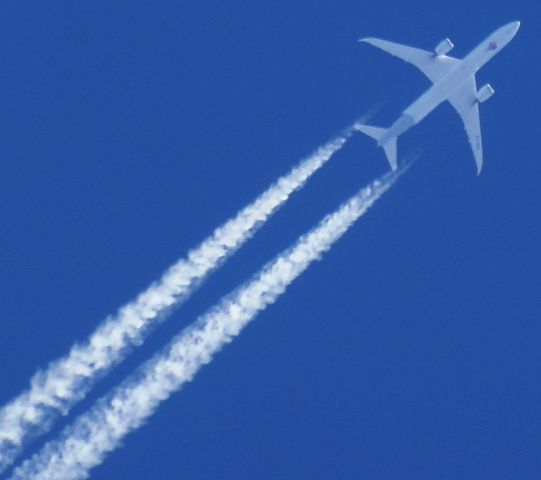 Boeing 787-9 Dreamliner (CC-BGL) - CC-BGL | B-789 | LAN750 | SCL>GRU br /VERTICAL DE CASCAVEL 07.07.2017 - 11:17br /FL390- 513KTbr /CAMERA OLYMPUS SP-810UZ ZOOM DE 36X