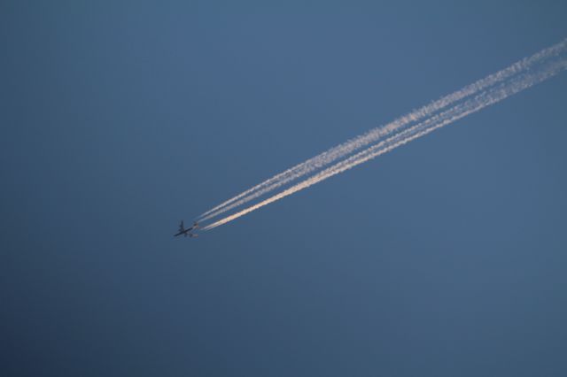 Boeing 747-200 (G-CIVP) - Boeing 747-436, British Airways, flying at cruising altitude above Nieuwkoop (Holland). This flight is from London Heathrow to Bangalore (India).