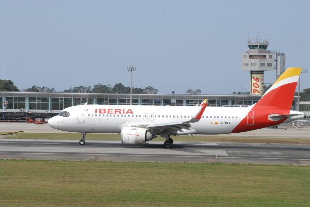 Airbus A320 (EC-MXY) - EC-MXY Landing At LEVX, From LEMD. 22-08-2021