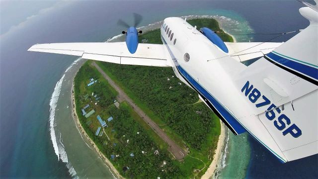 Beechcraft Super King Air 200 (N875SP) - Flying over Falalop, Ulithi  (TT02)