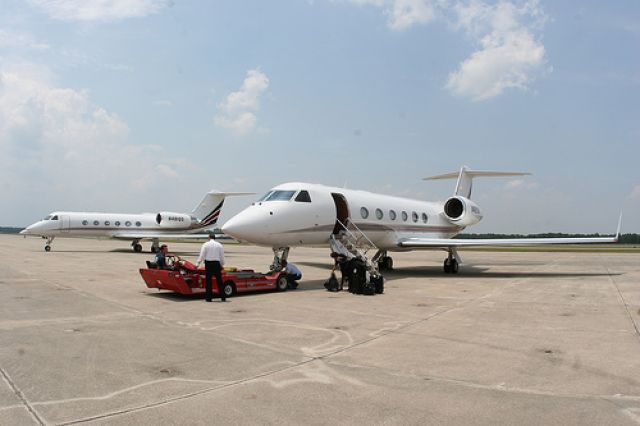 Gulfstream Aerospace Gulfstream IV (N425QS) - N425QS (Gulfstream 450) having just landed in Brunswick, GA (KBQK) from Palm Beach (KPBI). It was being put in maintenance for a few hours at the Gulfstream service center.