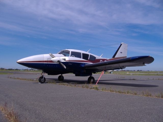 Piper Aztec (C-GARI)
