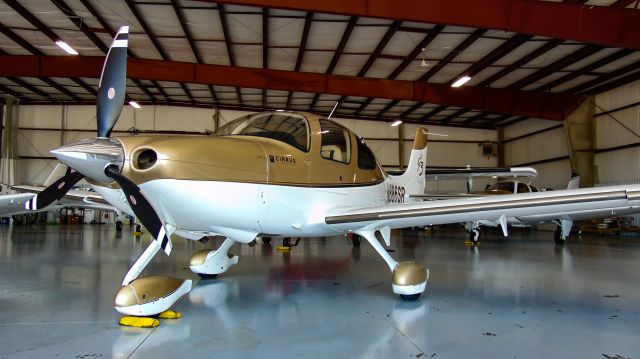 Cirrus SR-22 (N886SR)