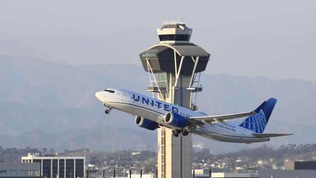 Boeing 737 MAX 8 (N27260) - Departing LAX on 25R