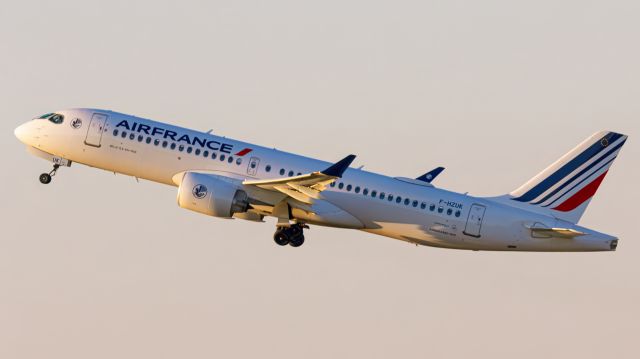 Airbus A220-300 (F-HZUK)