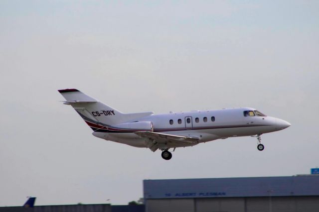 Hawker 800 (CS-DRY)