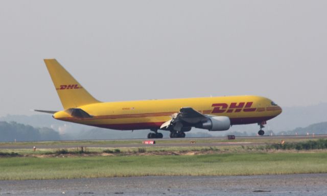 BOEING 767-200 (N786AX)