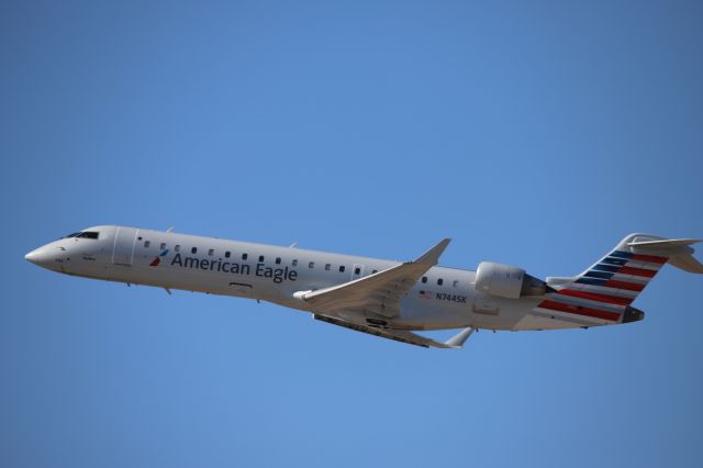 Canadair Regional Jet CRJ-700 (N744SK)