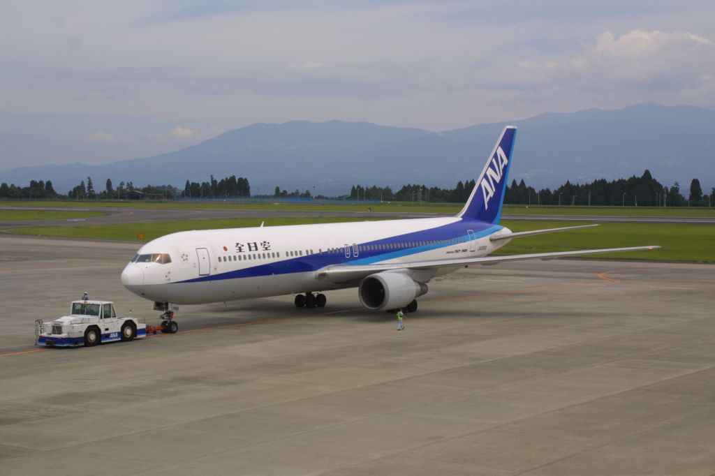 BOEING 767-300 (JA8569)