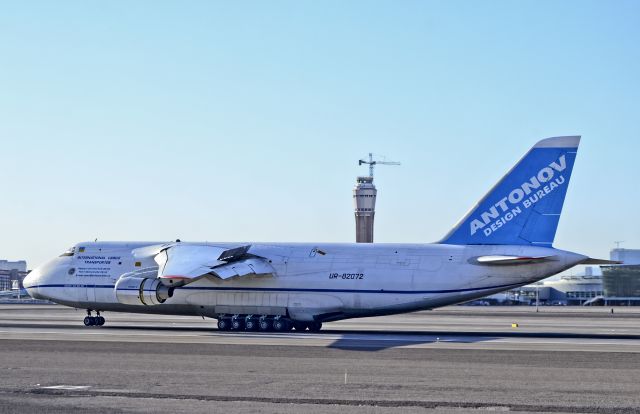 Antonov An-124 Ruslan (UR-82072) - UR-82072 Antonov Design Bureau Antonov An-124-100-150 Ruslan (cn 9773053359136)br /br /McCarran International Airport (KLAS)br /Las Vegas, Nevadabr /TDelCorobr /May 30, 2013