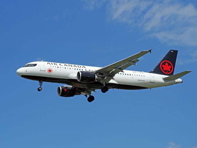 Airbus A320 (C-GKOD) - Out for a spot and to experiment with the camera.