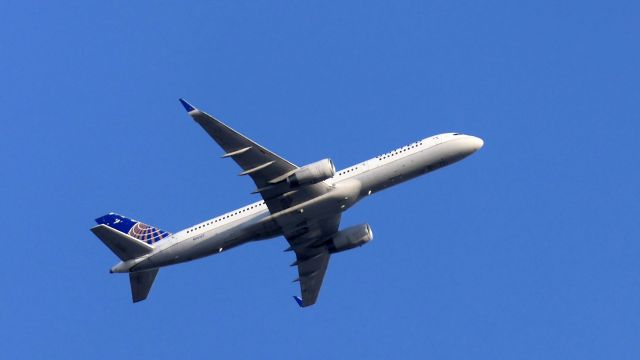Boeing 757-200 (N14107)