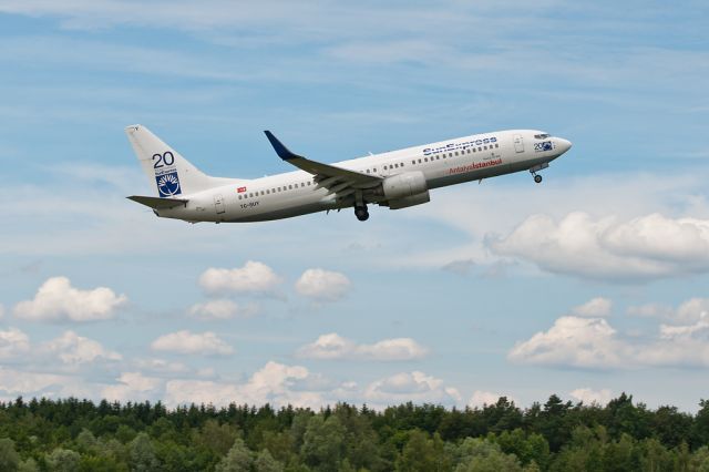 Boeing 737-700 (TC-SUY)