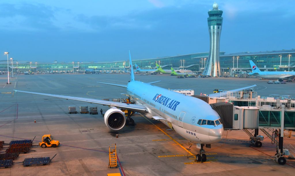 BOEING 777-300ER (HL8208) - Korean Air Boeing 777-3B5ER HL8208 in Seoul 