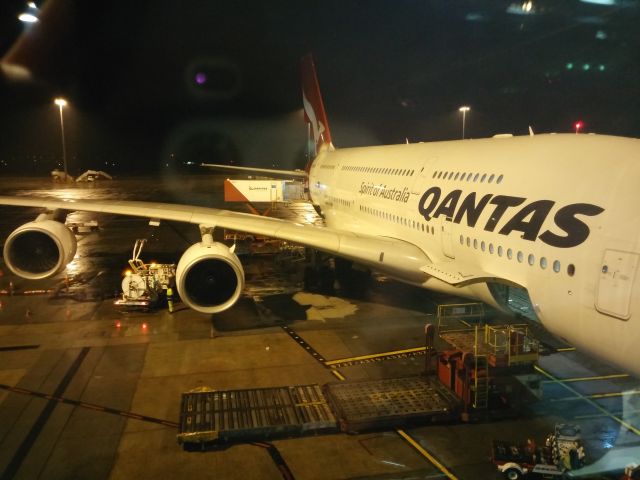 Airbus A380-800 — - Aeroporto di Melbourne (Australia)br /Volo QF9 MEL-DXB-LHR