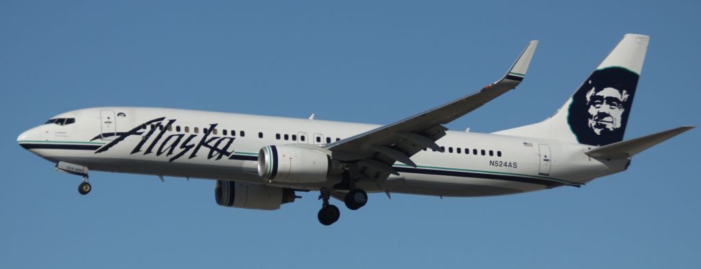 Boeing 737-700 (N524AS) - June 24, 2012 - Landing 31L, Following aborted