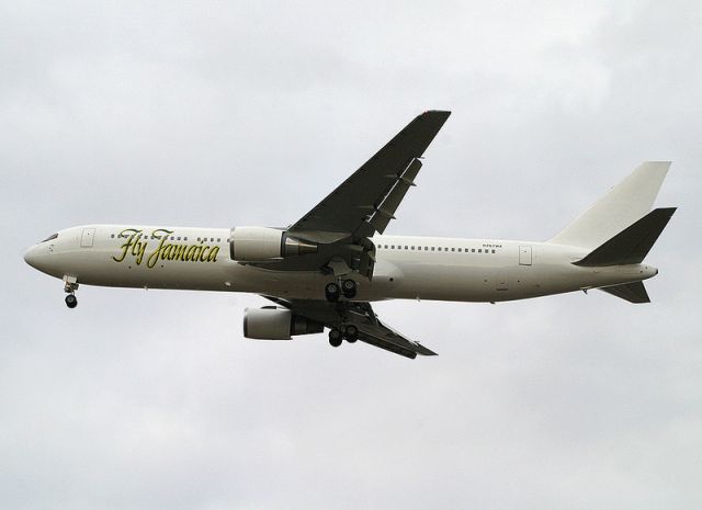 BOEING 767-300 (N767WA)